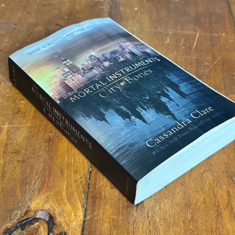 City of Bones by Cassandra Clare (2007, Paperback) Mortal Instruments